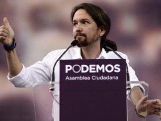 Pablo Igesias (C), leader of Podemos, a left-wing party that emerged out of the "Indignants" movement gives the thumbs up during a speech at a party meeting in Madrid on Octoer 18, 2014.  AFP PHOTO / DANI POZO        (Photo credit should read DANI POZO/AFP/Getty Images)