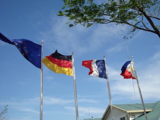 4_flags_at_EIS